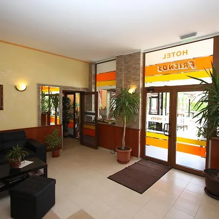 Friends Family ホテル 3*