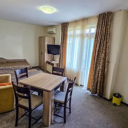 Friends Family Hotel 3*